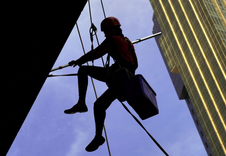 45 jam bekerja, 98 hari cuti bersalin ditunda sehingga 1 Januari