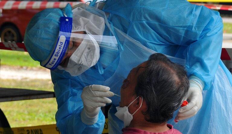 3,296 kes baharu Covid-19 semalam