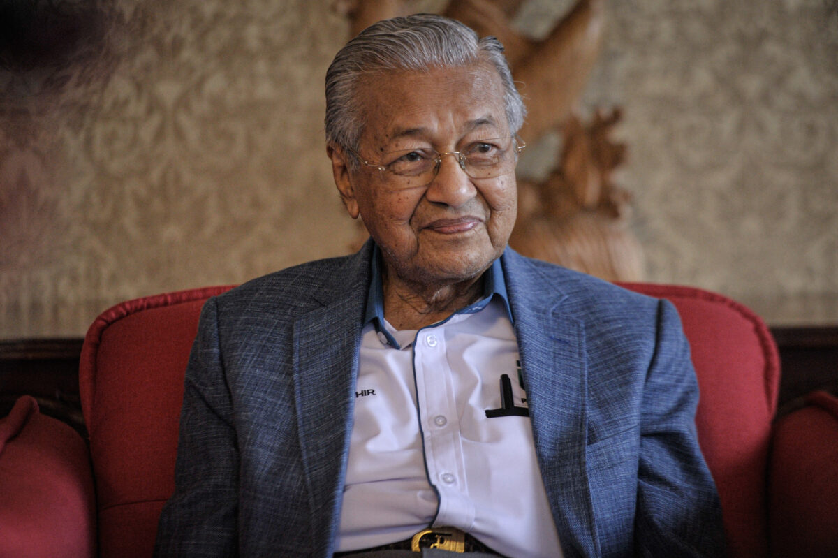 Asal-usul perkataan bajet, minda dan ringgit - Relevan