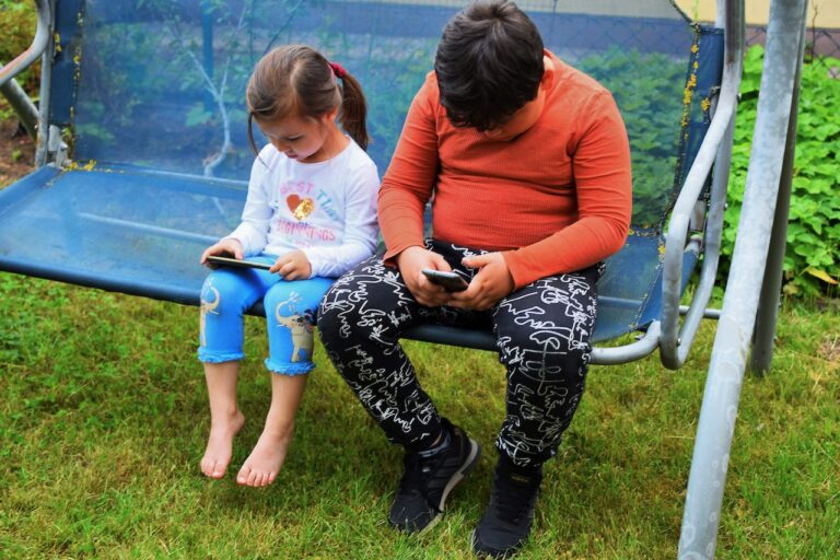 13 tahun terlalu awal guna media sosial, boleh ancam kesihatan mental