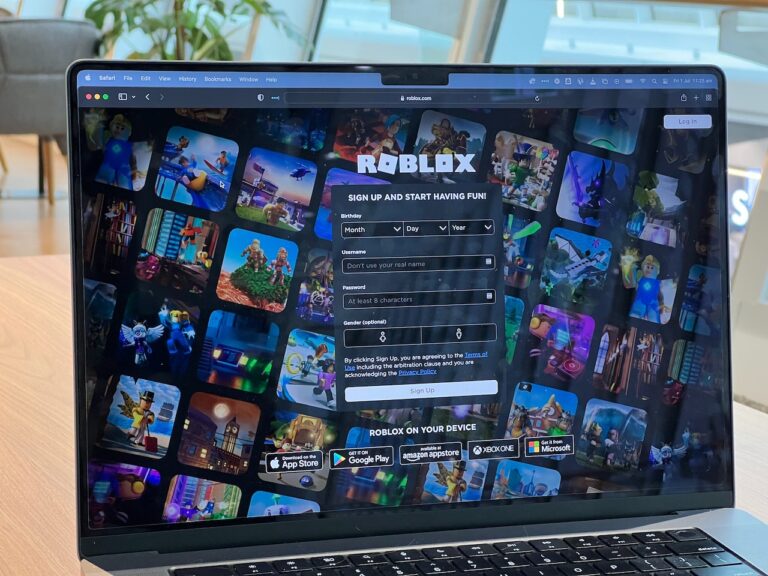 Adakah permainan dalam talian Roblox selamat untuk kanak-kanak?