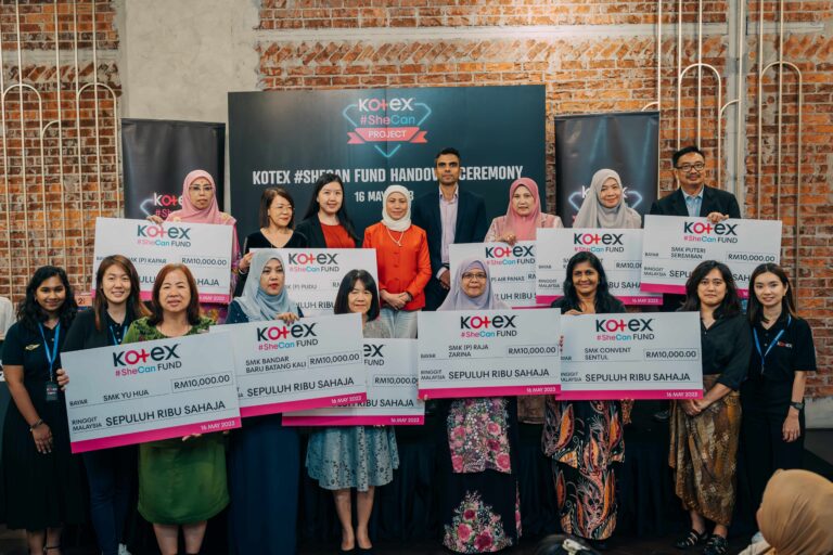 10 guru terima geran, sekolah lebih kondusif untuk pelajar perempuan