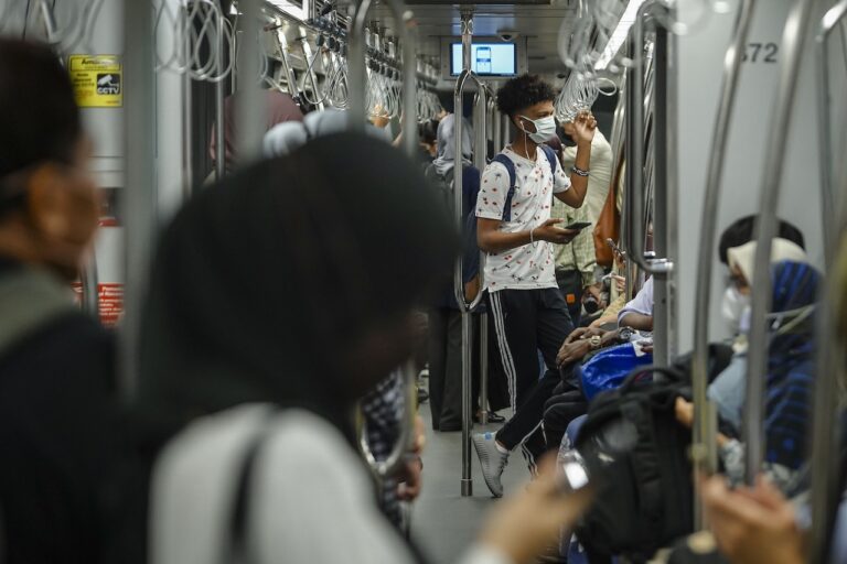 Berdiri pun boleh bakar kalori? Ini sebabnya