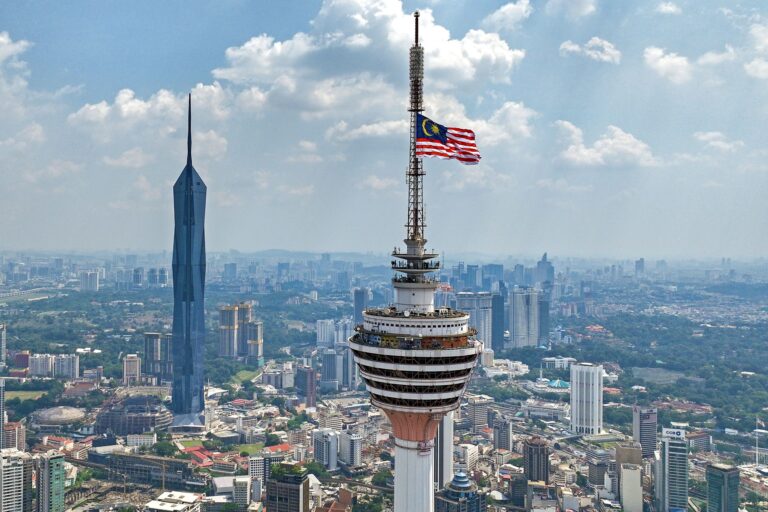 KDNK Malaysia meningkat 3.7% pada 2023