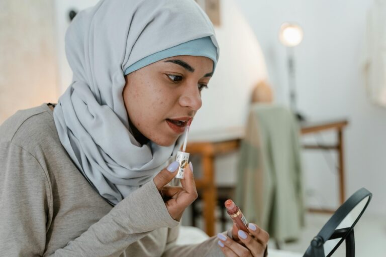Adakah batal puasa sekiranya terjilat gincu dan pelembab bibir?