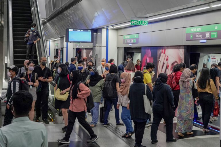 16.56 juta penduduk bekerja di Malaysia, kadar pengangguran kekal 3.3% pada April
