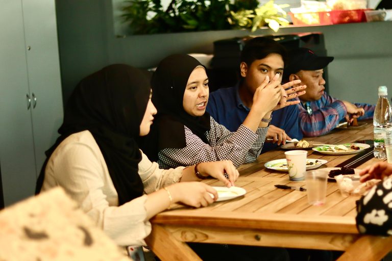 Baik buruk bergosip dalam kehidupan seharian