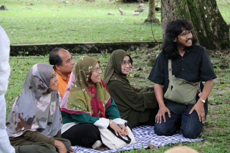 Berkelah, berpuisi, mendedah diri di Piknik Puisi