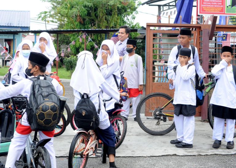 Elak ke sekolah dengan bau kepam!