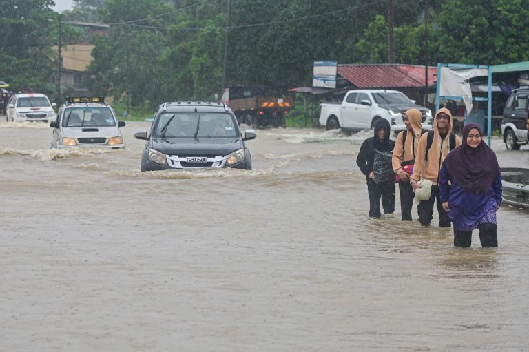 Panduan memandu ketika banjir