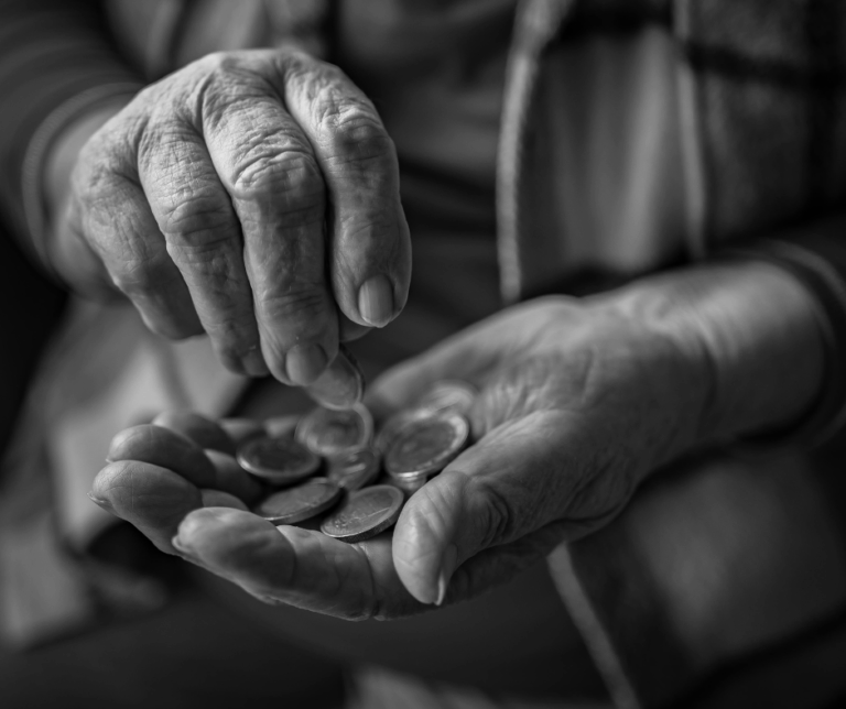 Umur persaraan 65 tahun: merdeka atau terikat?