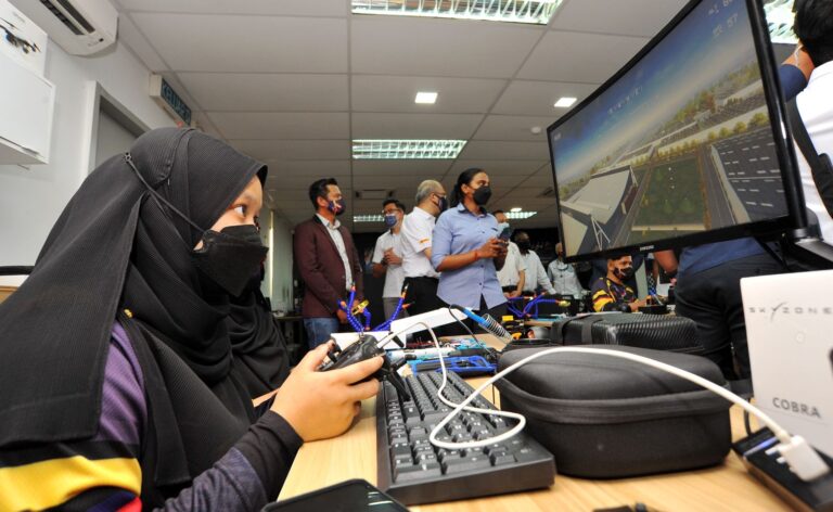 Bahaya ketagihan permainan dalam talian