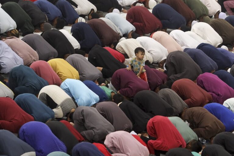 Bacaan tarawih terlalu panjang? Ini hukumnya