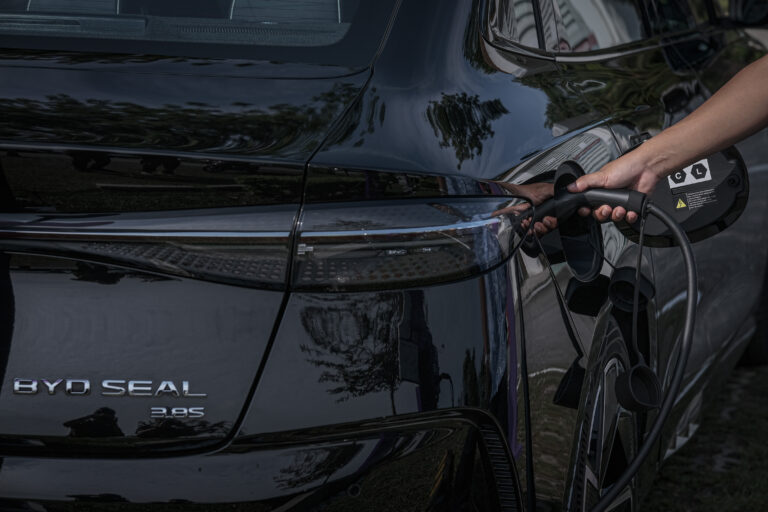 Beli kereta EV ketika krisis minyak? Ini realiti yang ramai tak sedar